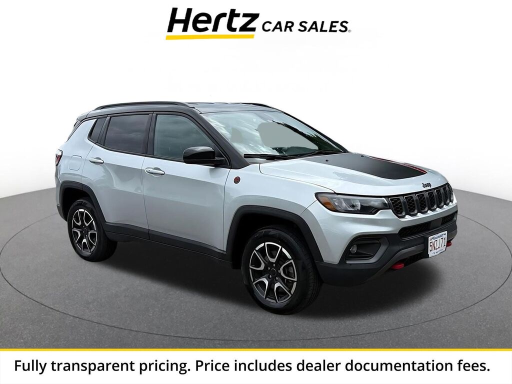 2025 Jeep Compass Trailhawk — photo 1 of 13