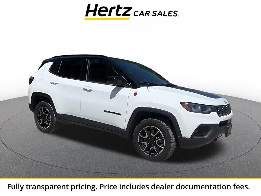 2025 Jeep Compass Trailhawk — photo 1 of 13