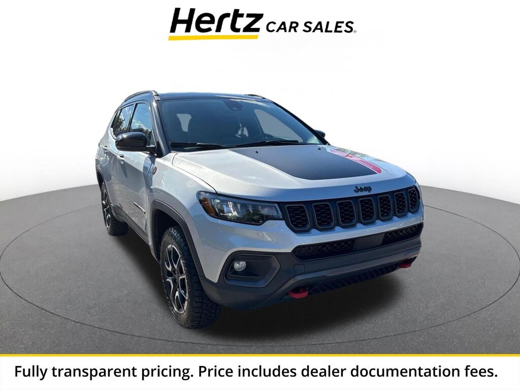 2025 Jeep Compass Trailhawk — photo 1 of 13