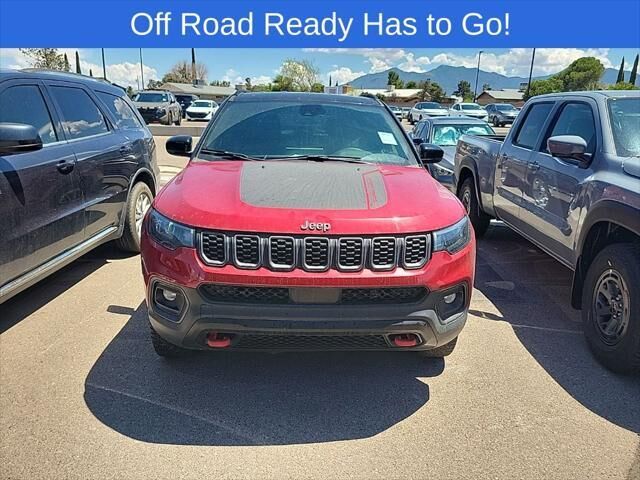 2025 Jeep Compass Trailhawk — photo 1 of 8