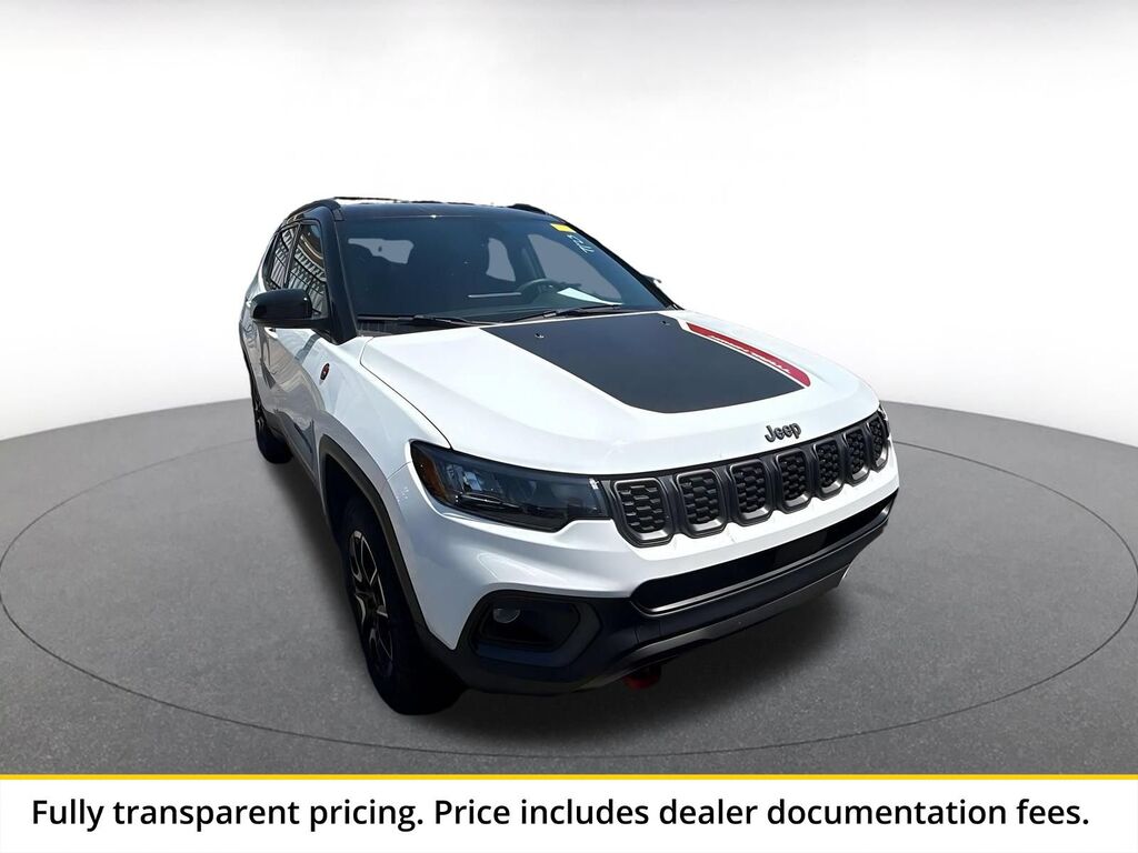 2025 Jeep Compass Trailhawk — photo 1 of 6