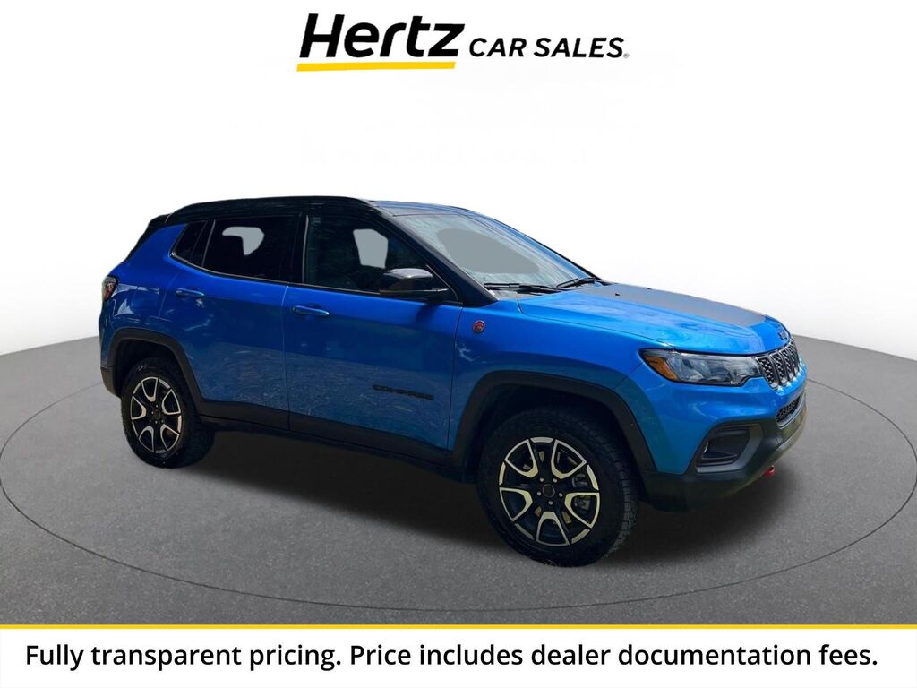 2025 Jeep Compass Trailhawk — photo 1 of 4