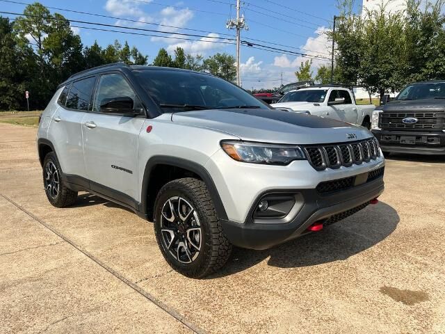 2026 Jeep Compass Trailhawk — photo 1 of 13