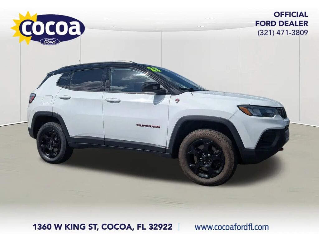 2023 Jeep Compass Trailhawk — photo 1 of 13