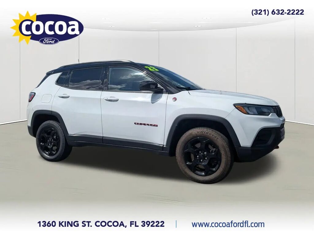 2023 Jeep Compass Trailhawk — photo 1 of 14