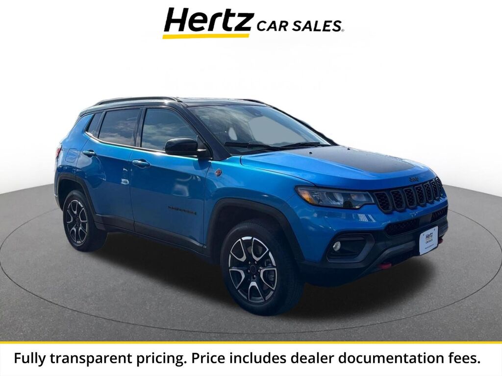 2025 Jeep Compass Trailhawk — photo 1 of 13