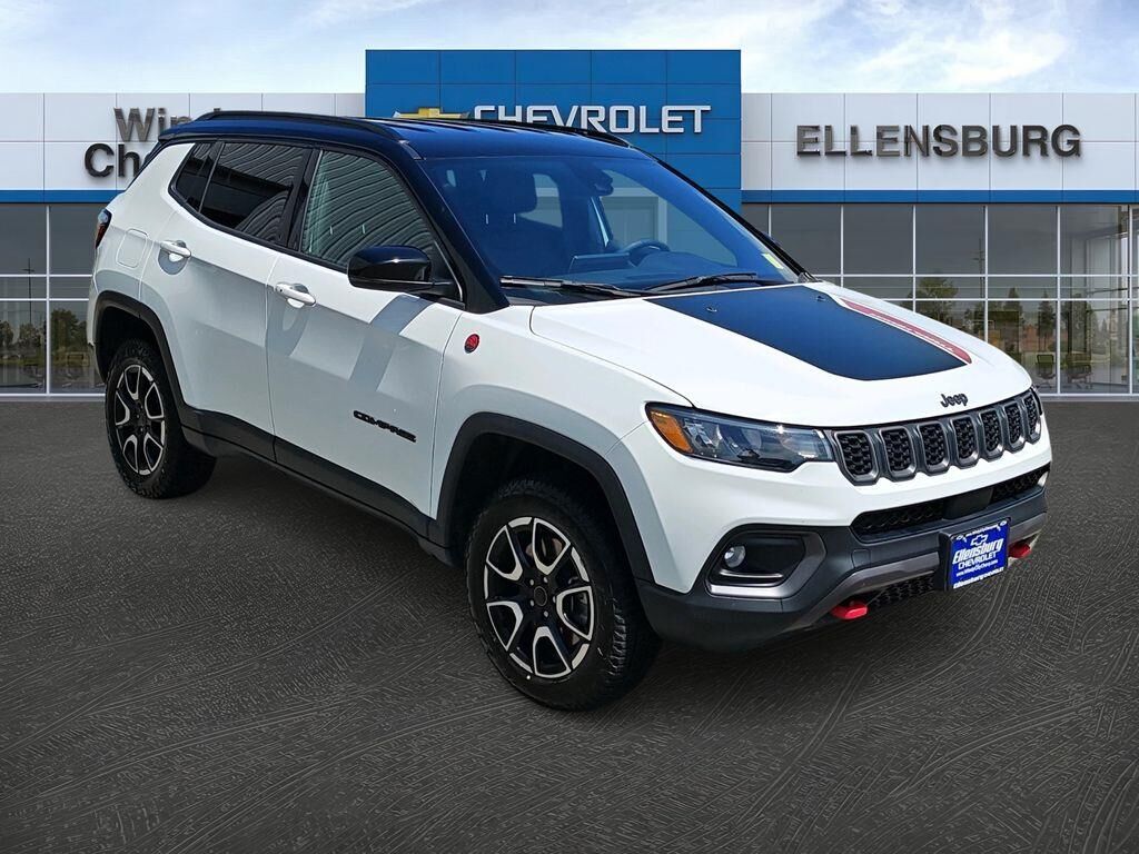 2025 Jeep Compass Trailhawk — photo 1 of 14