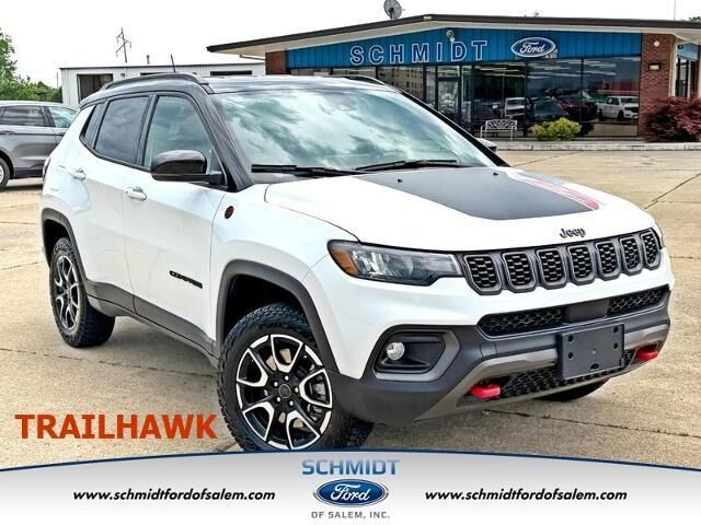 2025 Jeep Compass Trailhawk — photo 1 of 13