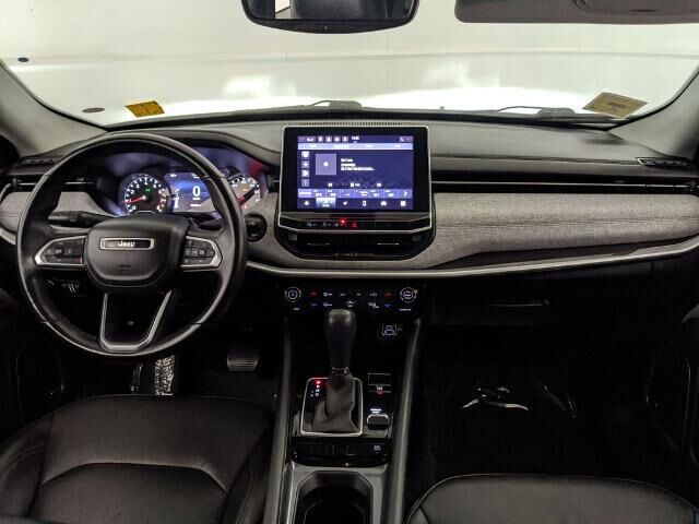 2022 Jeep Compass Latitude Lux — photo 1 of 17