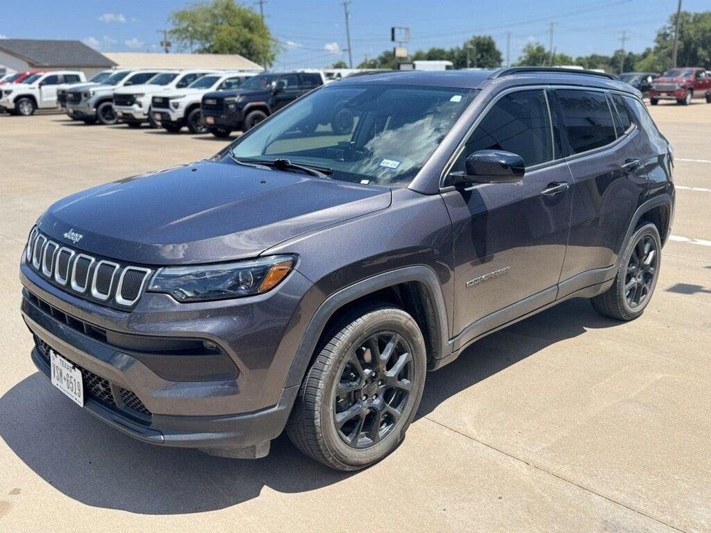 2022 Jeep Compass Latitude Lux — photo 1 of 23