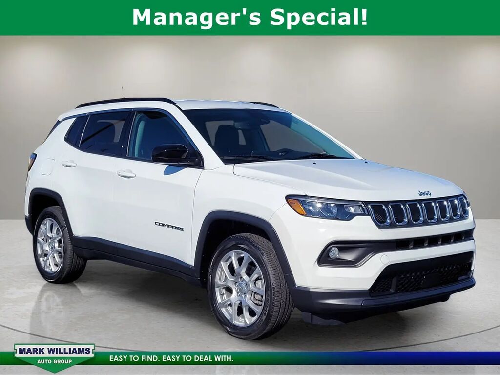 2022 Jeep Compass Latitude Lux — photo 1 of 27