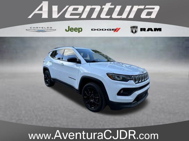 2022 Jeep Compass Latitude Lux — photo 1 of 13