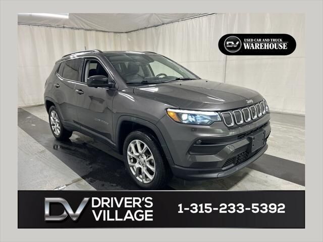 2022 Jeep Compass Latitude Lux — photo 1 of 72