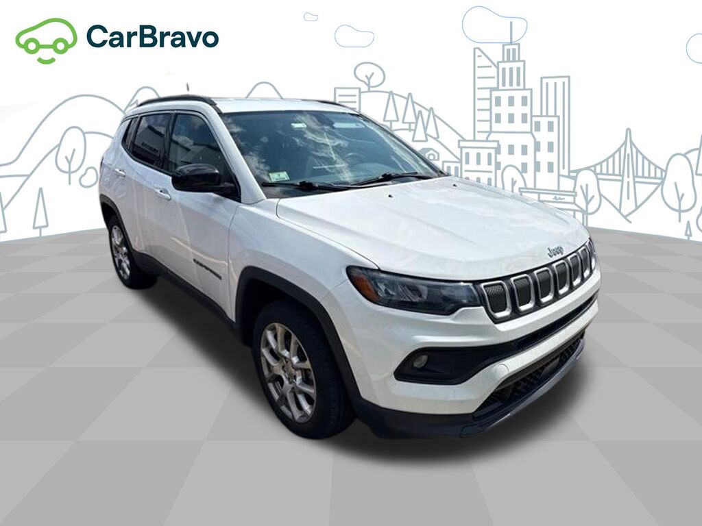 2022 Jeep Compass Latitude Lux 4x4 — photo 1 of 3