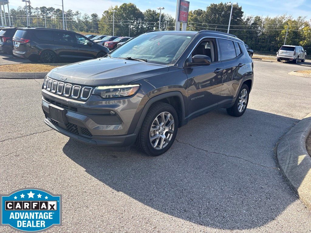 2022 Jeep Compass Latitude Lux — photo 1 of 3