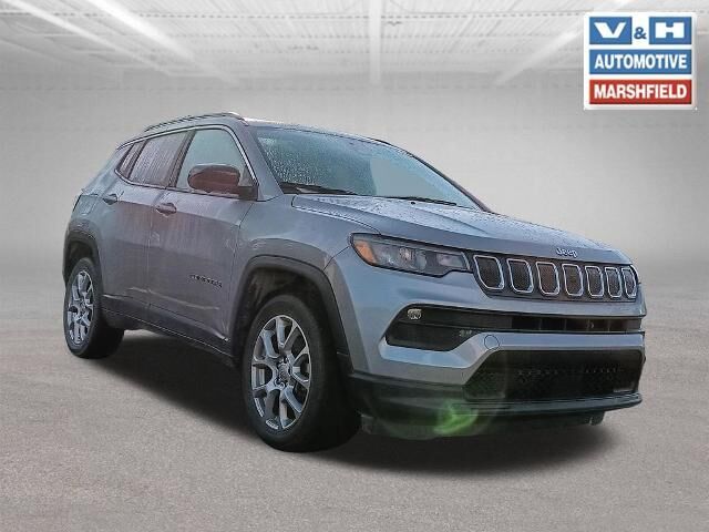 2022 Jeep Compass Latitude Lux — photo 1 of 6