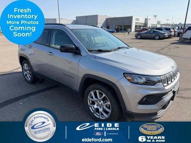 2022 Jeep Compass Latitude Lux — photo 1 of 13
