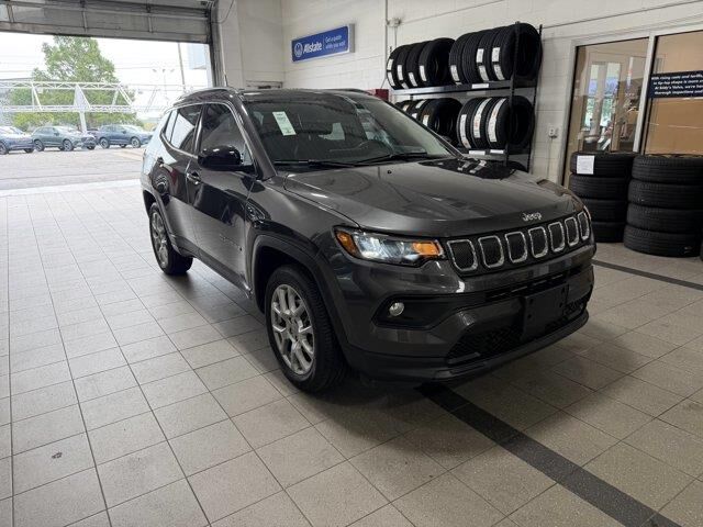 2022 Jeep Compass Latitude Lux — photo 1 of 13