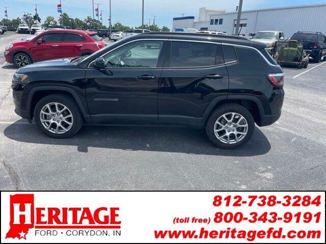 2022 Jeep Compass Latitude Lux — photo 1 of 26