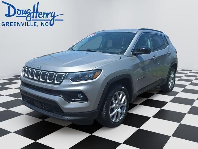 2022 Jeep Compass Latitude Lux — photo 1 of 13