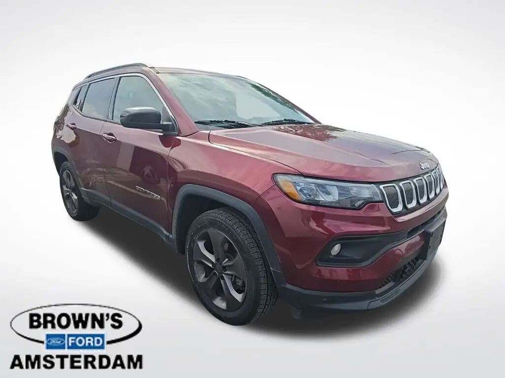 2022 Jeep Compass Latitude Lux — photo 1 of 16