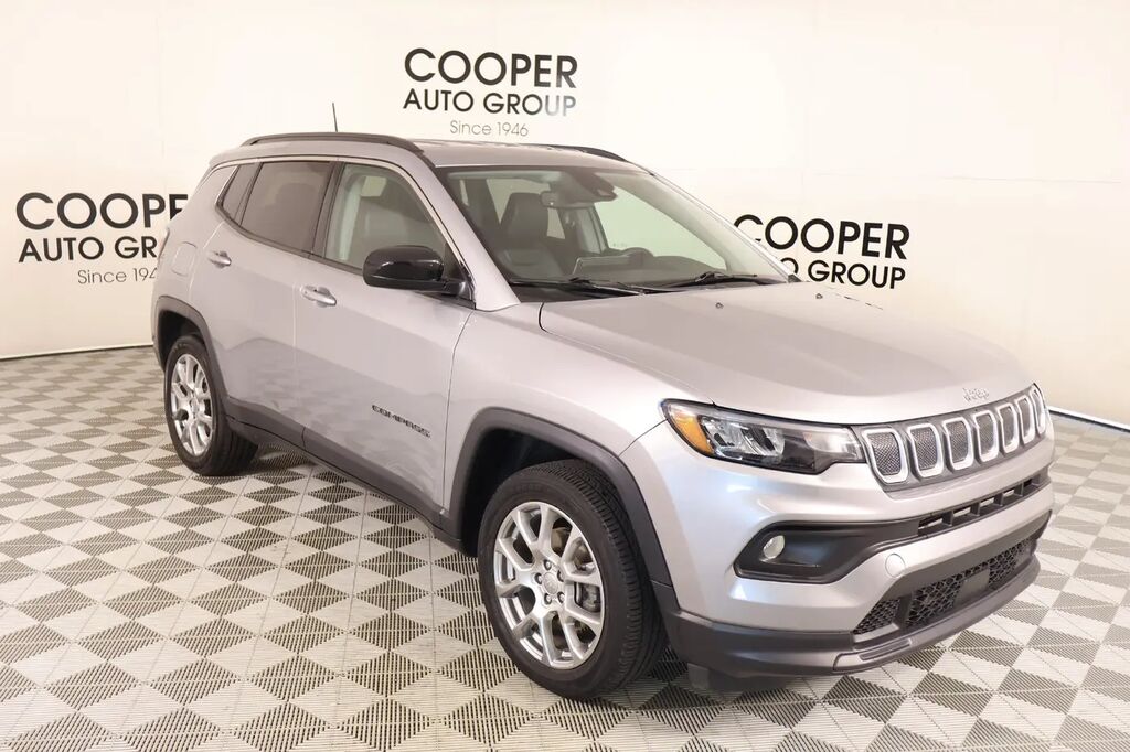 2022 Jeep Compass Latitude Lux — photo 1 of 13