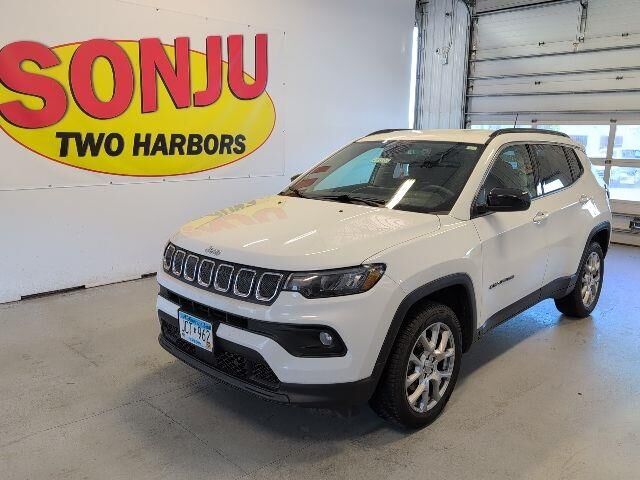 2022 Jeep Compass Latitude Lux — photo 1 of 26