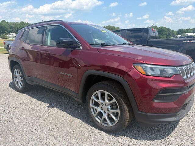 2022 Jeep Compass Latitude Lux — photo 1 of 26