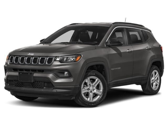 2023 Jeep Compass Latitude Lux — photo 1 of 61