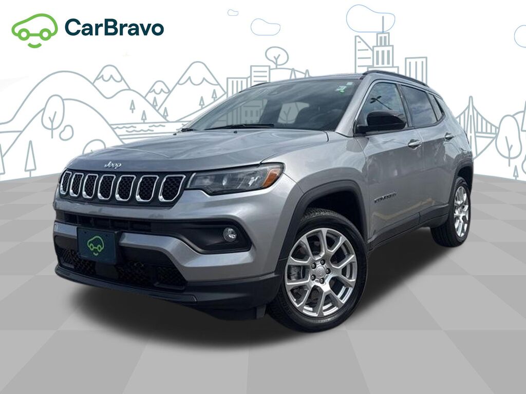 2023 Jeep Compass Latitude Lux FWD — photo 1 of 6