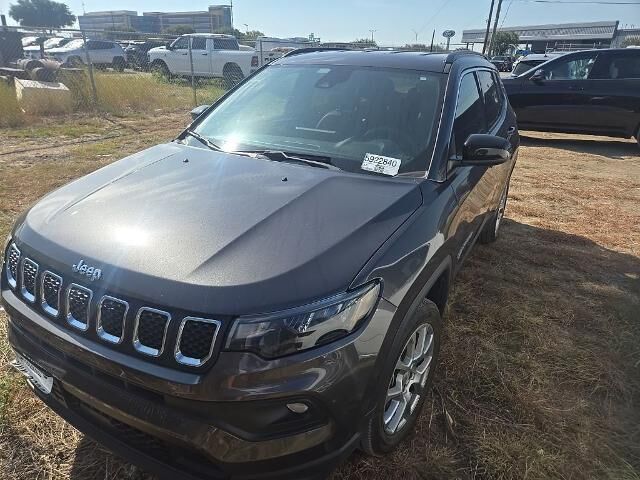 2023 Jeep Compass Latitude Lux — photo 1 of 4