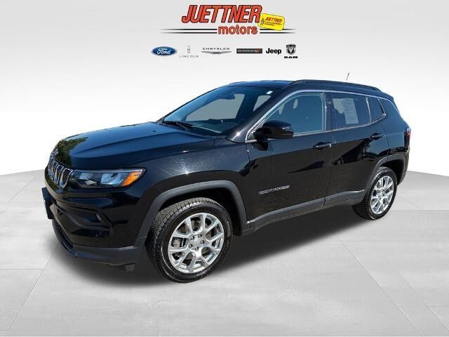 2023 Jeep Compass Latitude Lux — photo 1 of 13