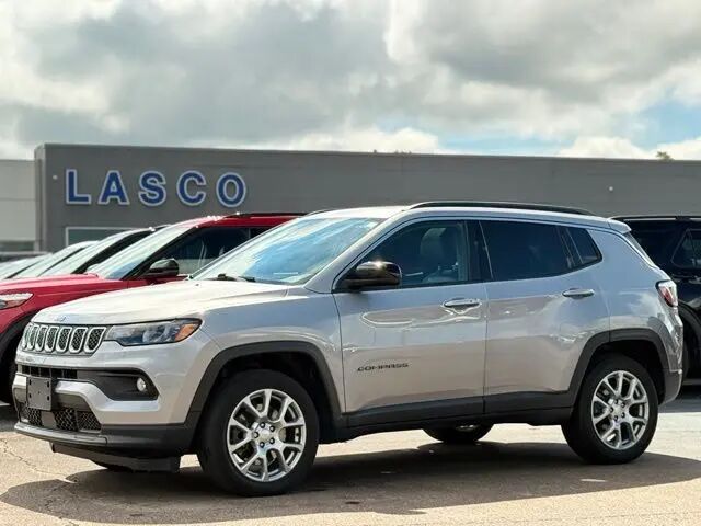 2023 Jeep Compass Latitude Lux