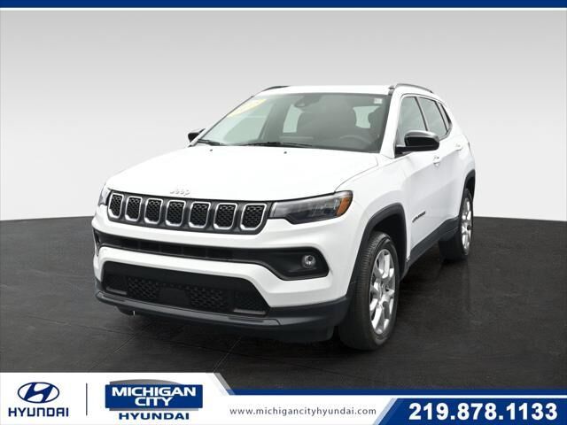 2023 Jeep Compass Latitude Lux — photo 1 of 13