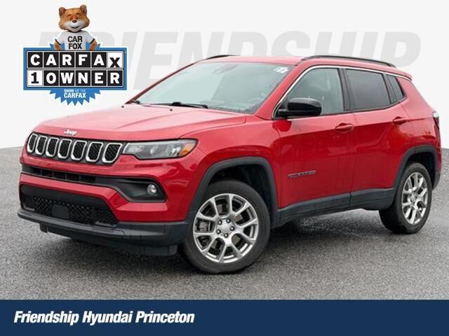 2023 Jeep Compass Latitude Lux — photo 1 of 26