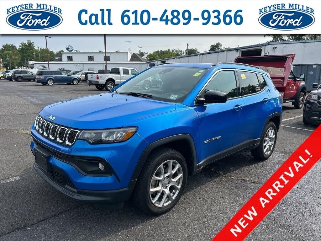 2023 Jeep Compass Latitude Lux — photo 1 of 2