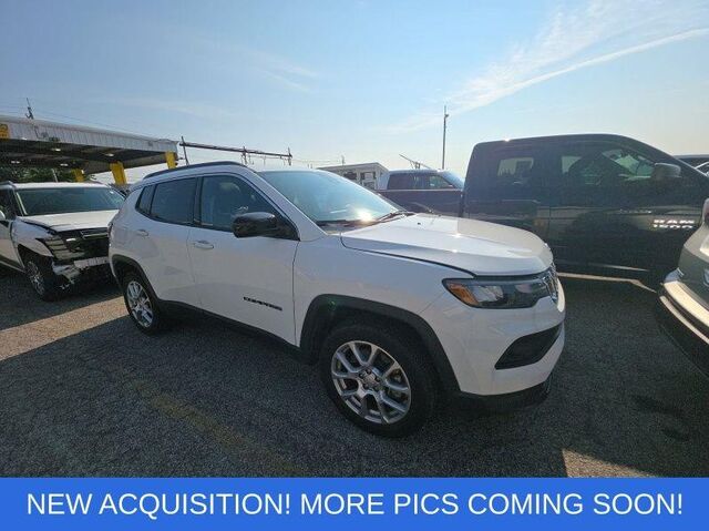 2023 Jeep Compass Latitude Lux — photo 1 of 7