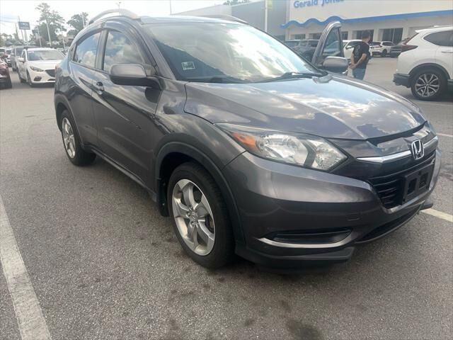 2018 Honda HR-V LX — photo 1 of 10