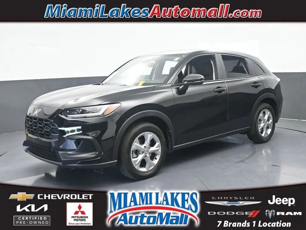 2025 Honda HR-V LX — photo 1 of 13