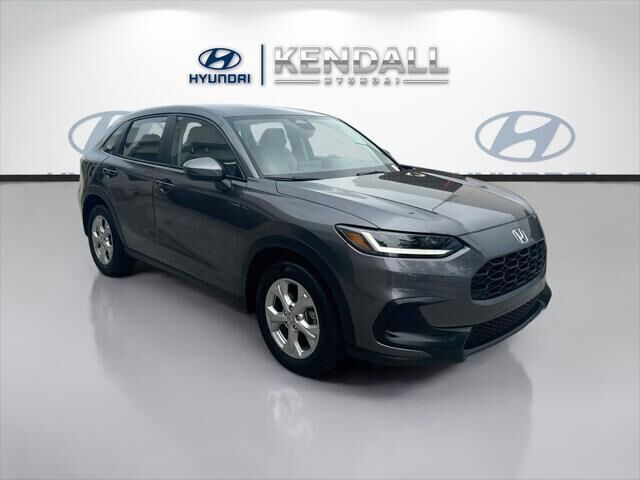 2025 Honda HR-V LX — photo 1 of 13