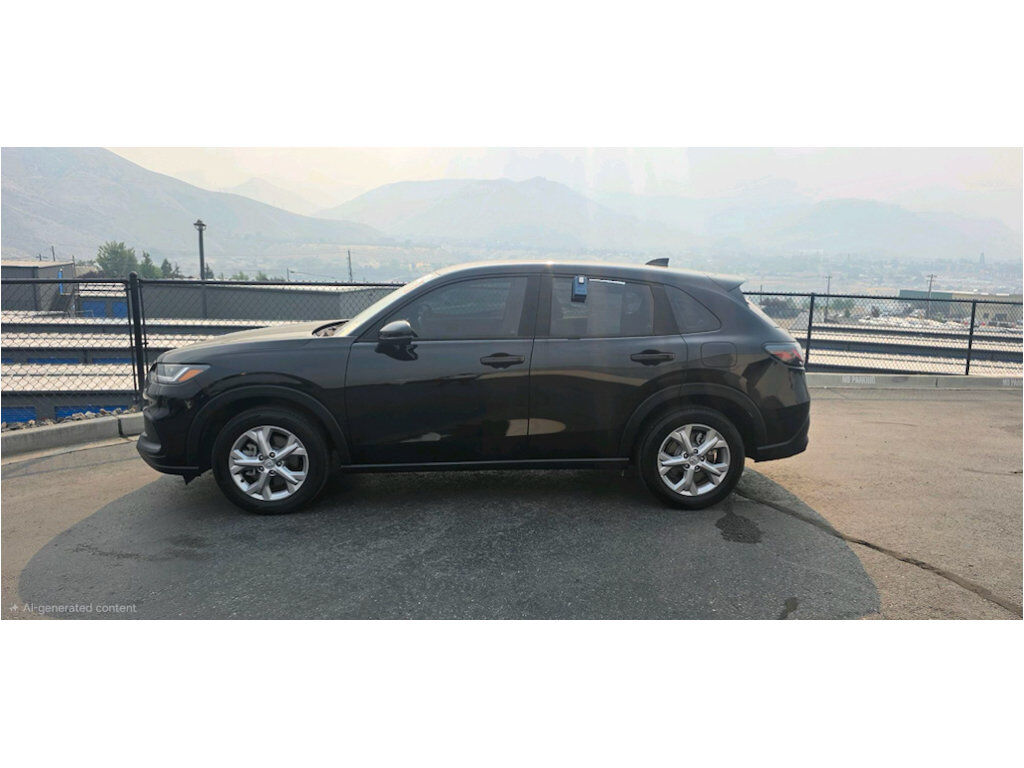 2025 Honda HR-V AWD LX — photo 1 of 7