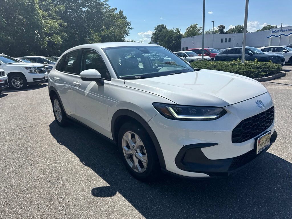2024 Honda HR-V 5DR AWD LX — photo 1 of 7