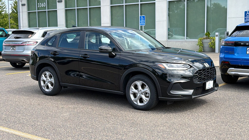 2025 Honda HR-V AWD LX — photo 1 of 7