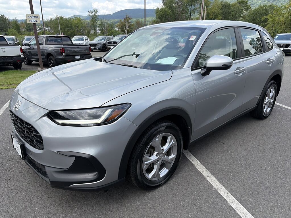 2024 Honda HR-V 5DR AWD LX — photo 1 of 7