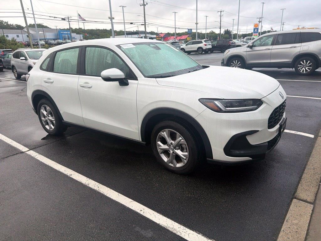 2025 Honda HR-V LX — photo 1 of 5