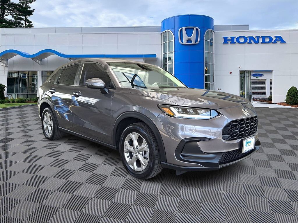 2025 Honda HR-V AWD LX — photo 1 of 7