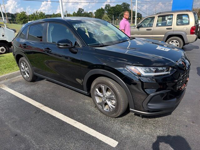 2026 Honda HR-V AWD LX — photo 1 of 7