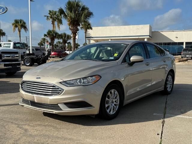 2017 Ford Fusion S — photo 1 of 13