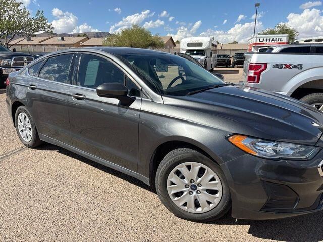 2020 Ford Fusion S — photo 1 of 9