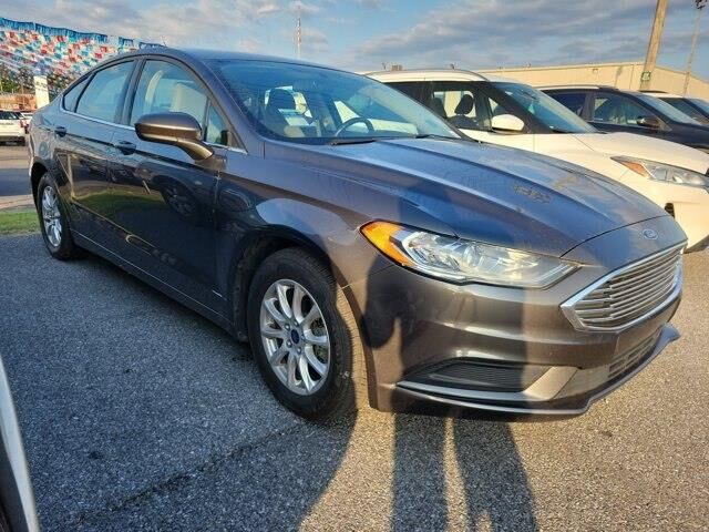 2017 Ford Fusion S — photo 1 of 9